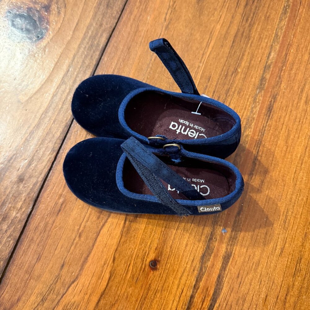 Cienta Girls dress shoes Size 26